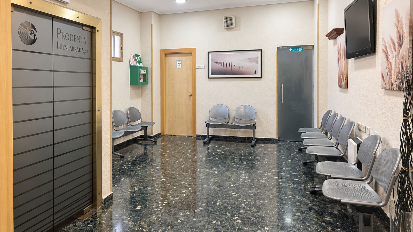 Segunda sala de espera de Prodental Fuenlabrada, imagen provisional
